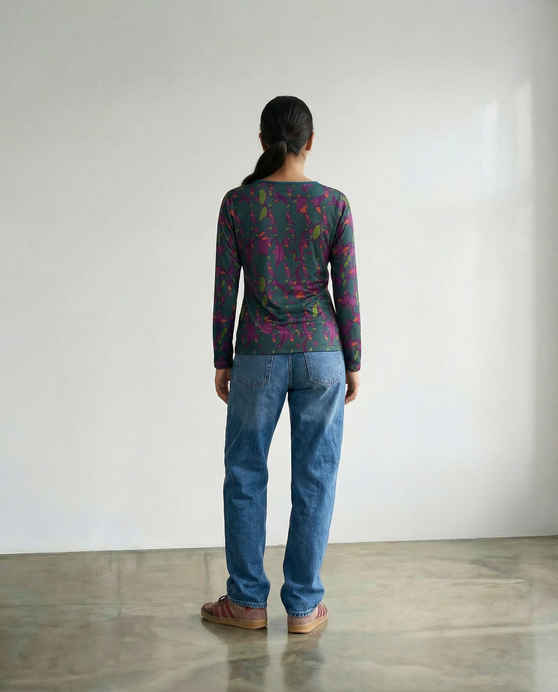 moda independiente ropa de diseño Uruguay remera estampado exclusivo trama espalda 
