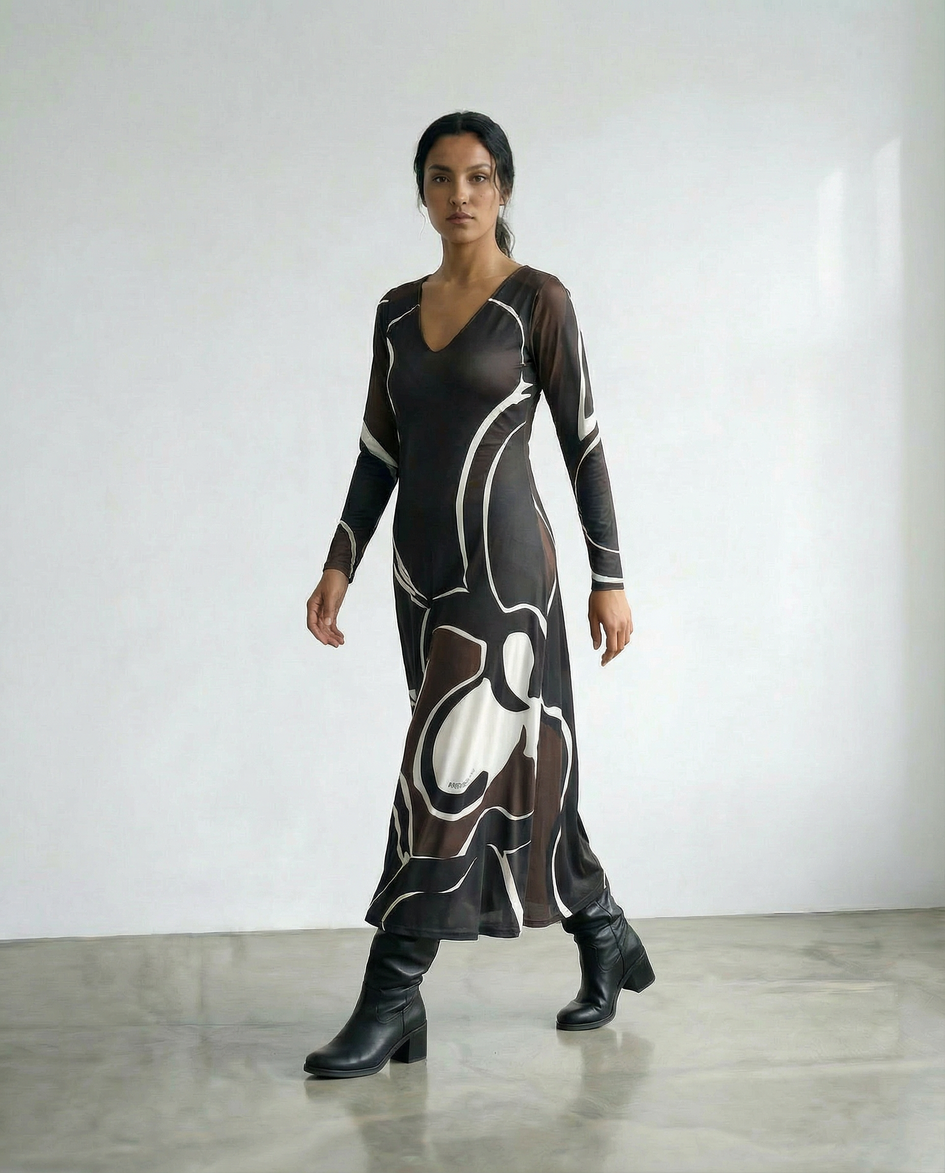 Vestido jersey estampado Raiz Ana Basanta moda de autor uruguayo. perfil